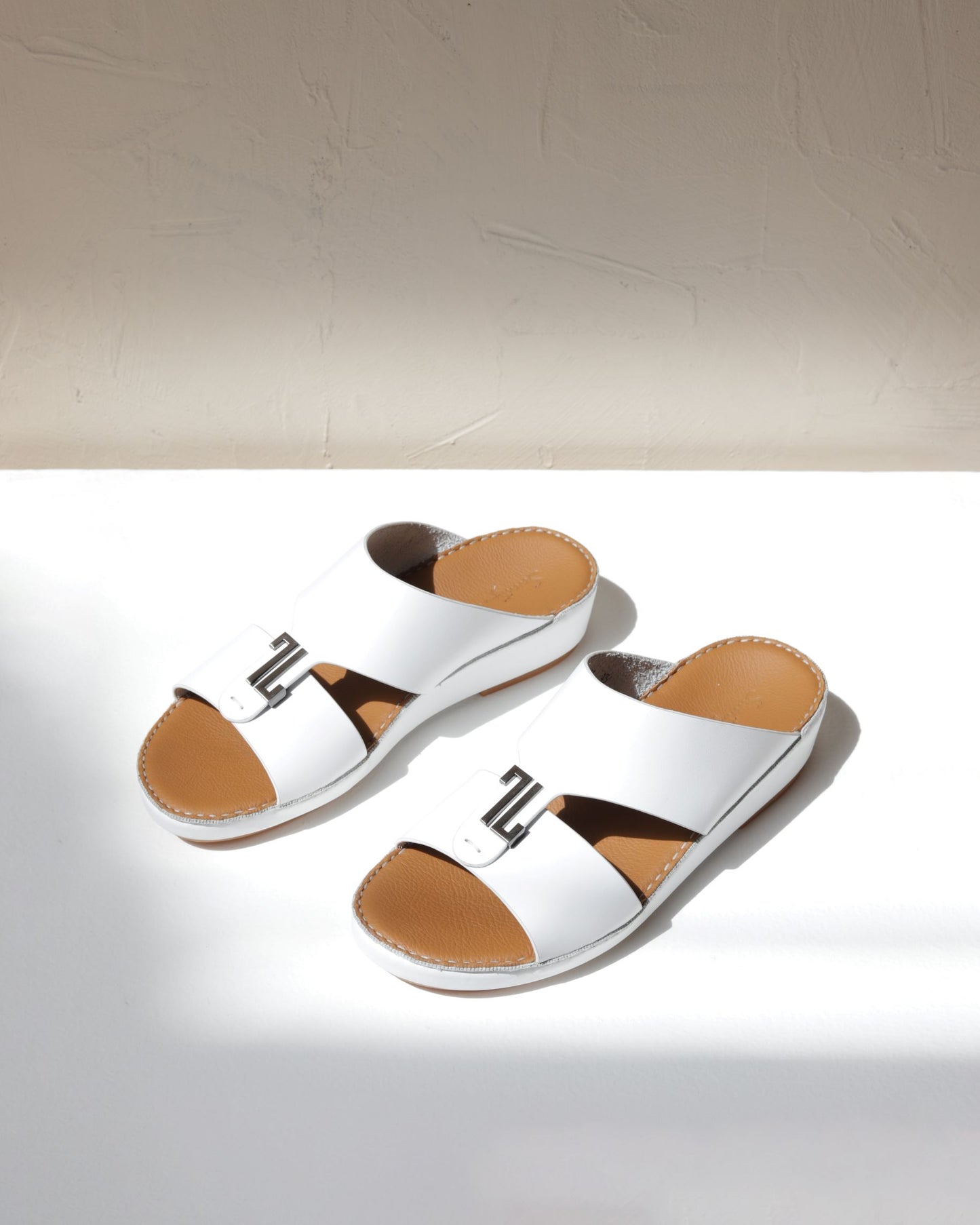 Madeo - White