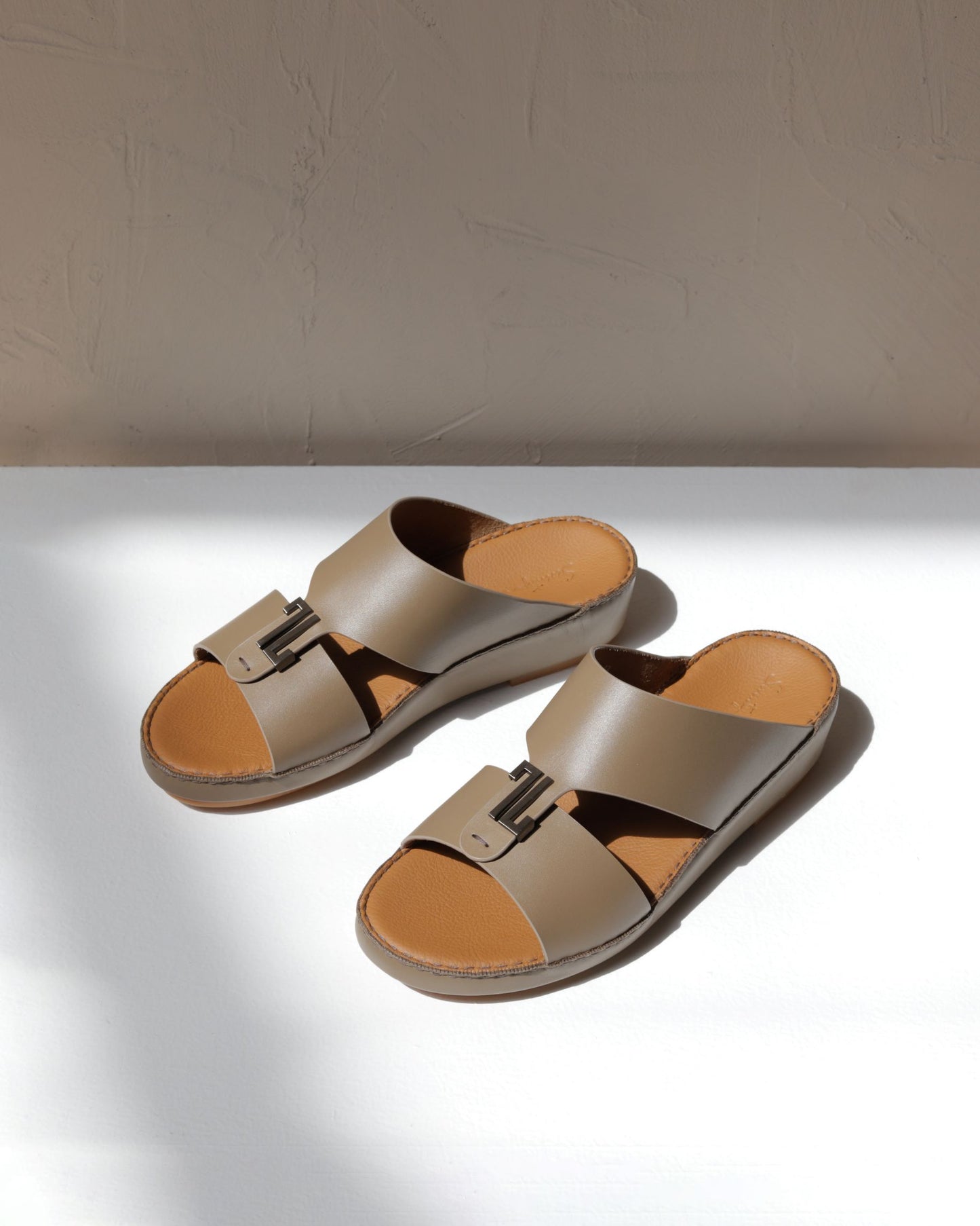 Madeo - Olive Brown