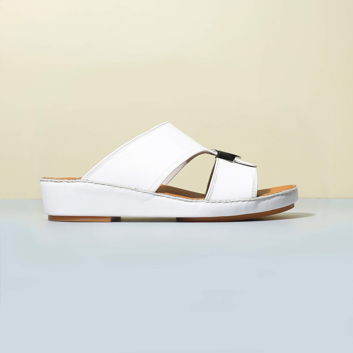 Amadeo - White