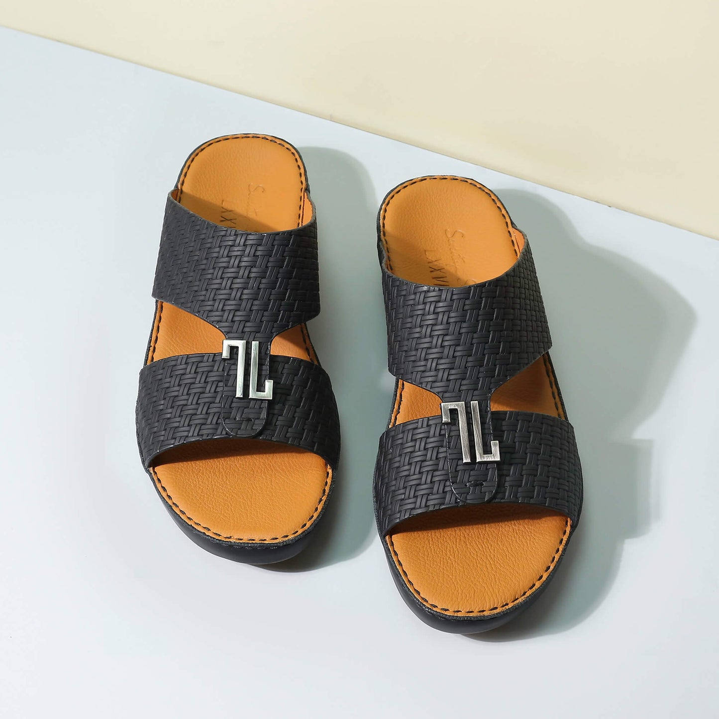 W Fourteen - Black
